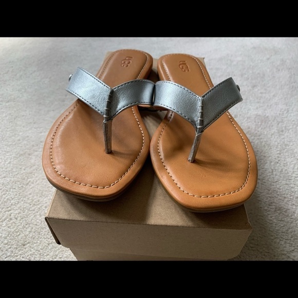 UGG TUOLUMNE  Silver Leather Sandal, size 7 - Picture 7 of 15